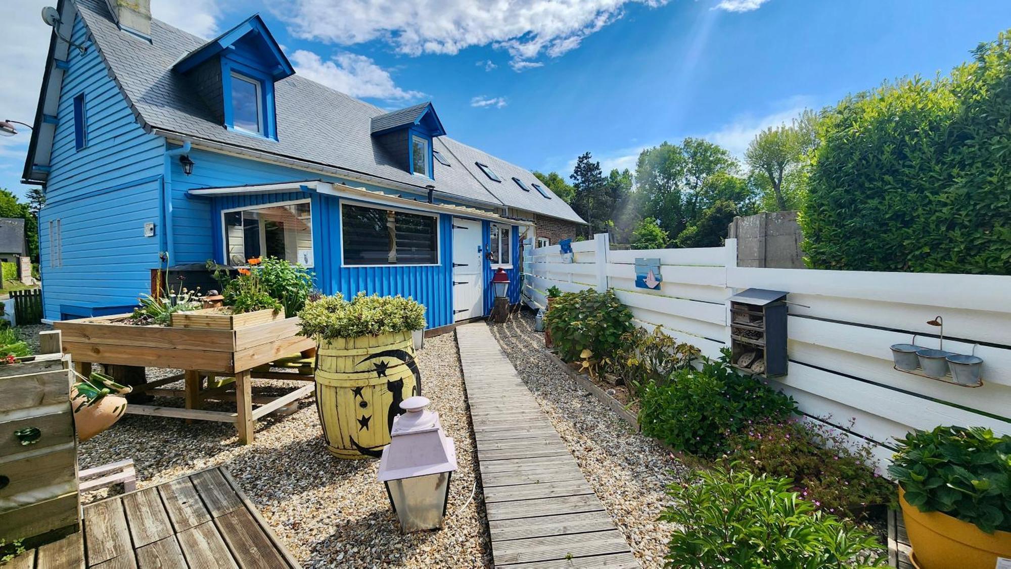 La Petite Maison En Bois Bleue Quiberville Exterior photo